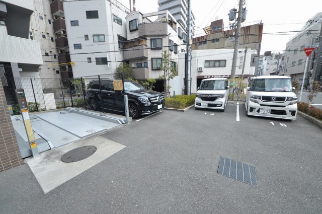 27/30 駐車場
