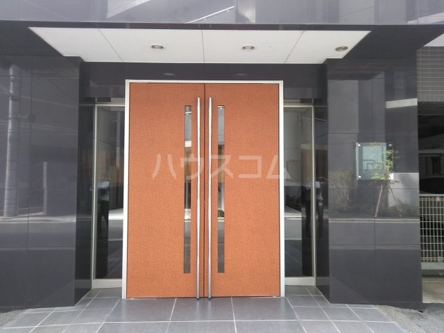 26/30 エントランス