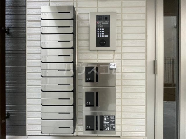 23/28 エントランス