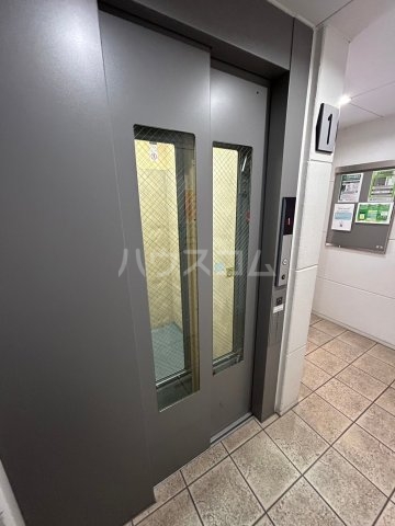 25/30 エントランス