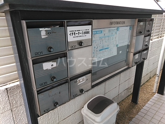 18/19 エントランス