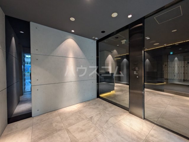 21/27 エントランス