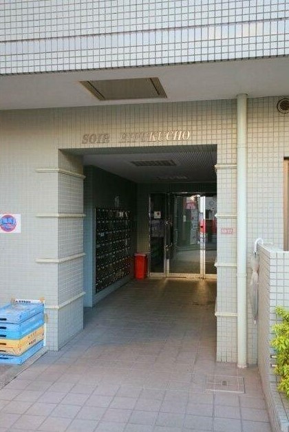 21/25 エントランス