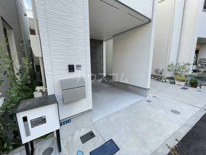 21/30 エントランス