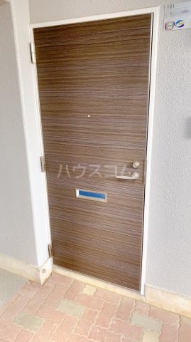 27/30 エントランス