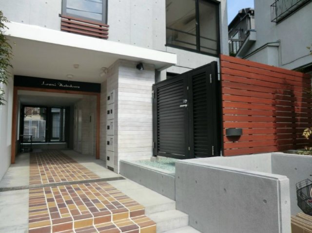 26/30 エントランス