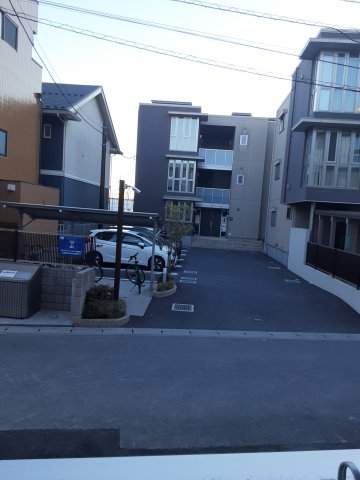 18/28 駐車場