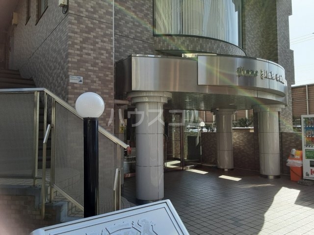 27/30 エントランス