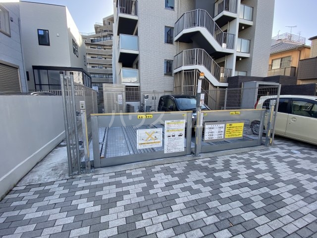 21/26 駐車場