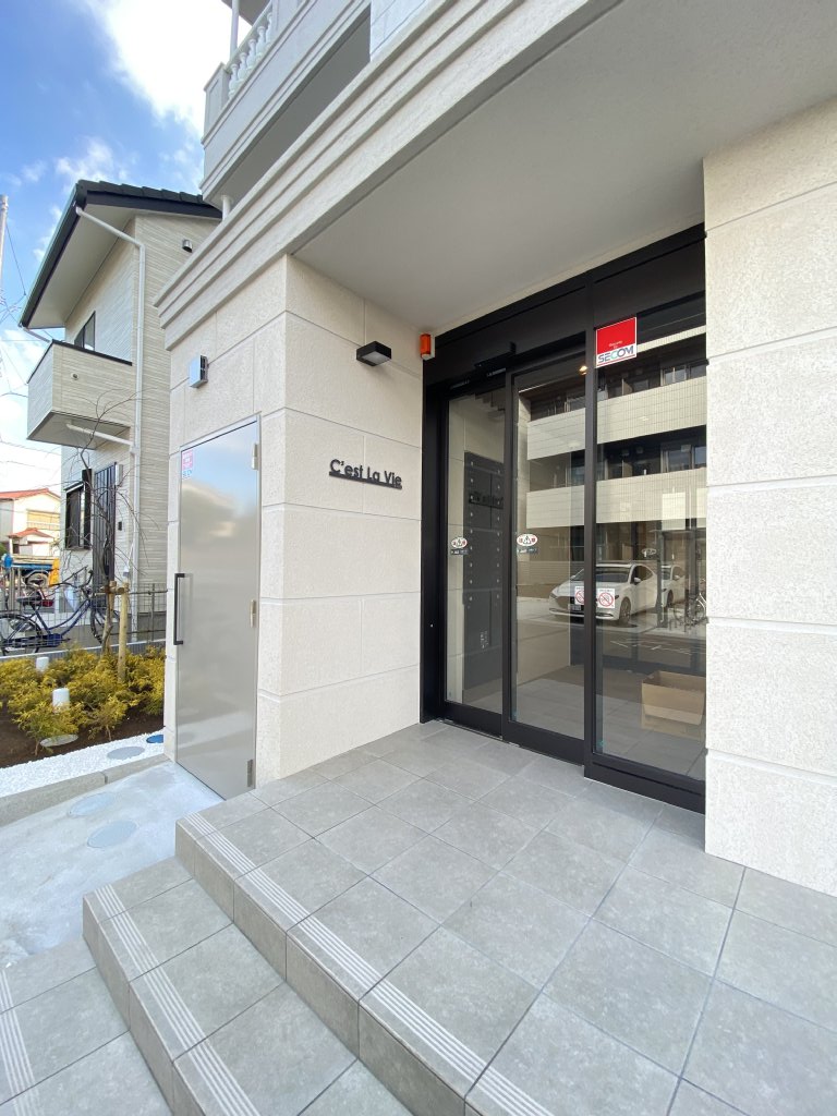 21/30 エントランス