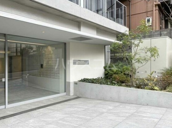 16/26 エントランス