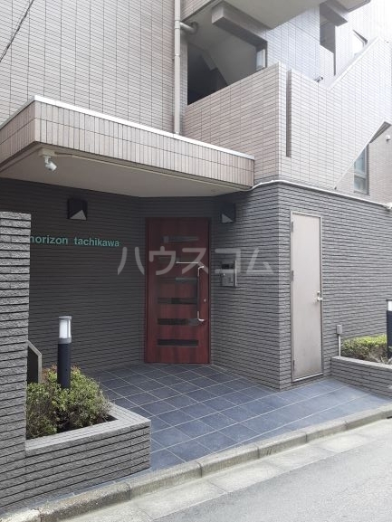 28/30 エントランス