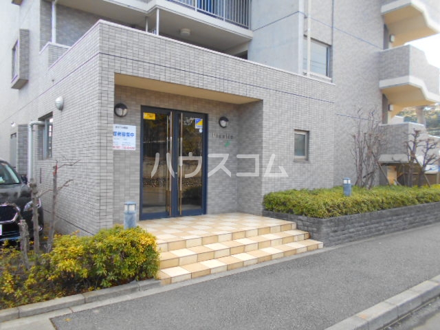 19/27 エントランス