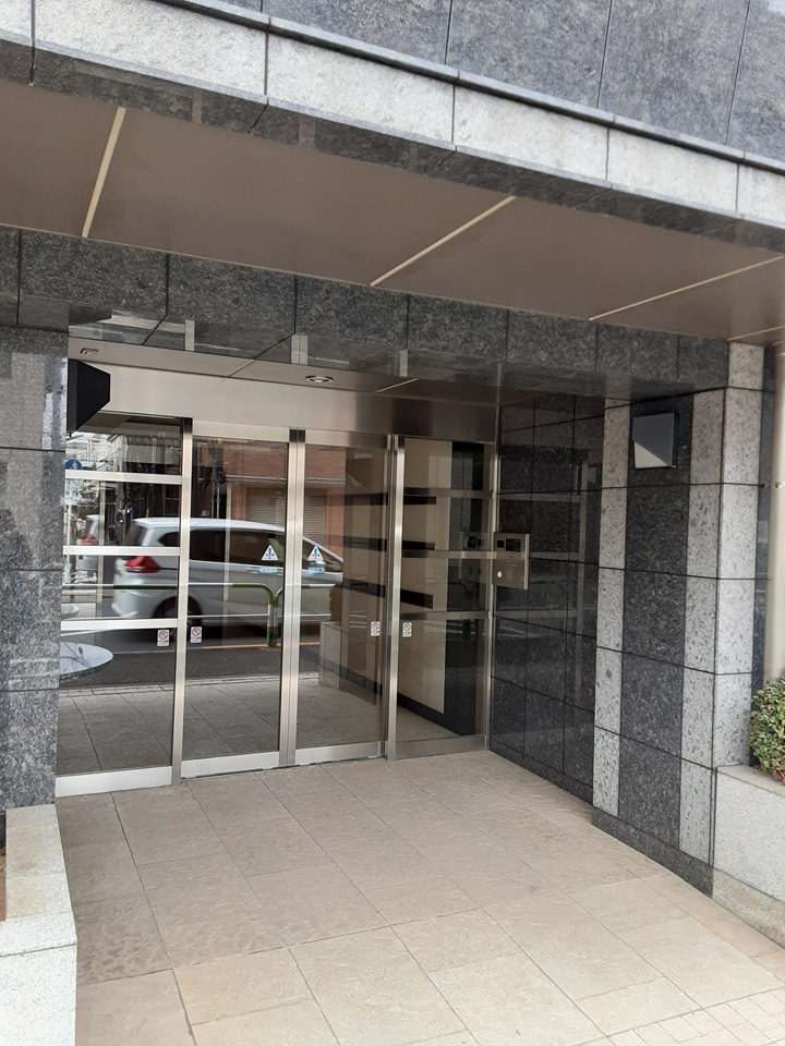 18/20 エントランス