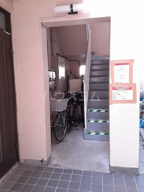 22/30 エントランス