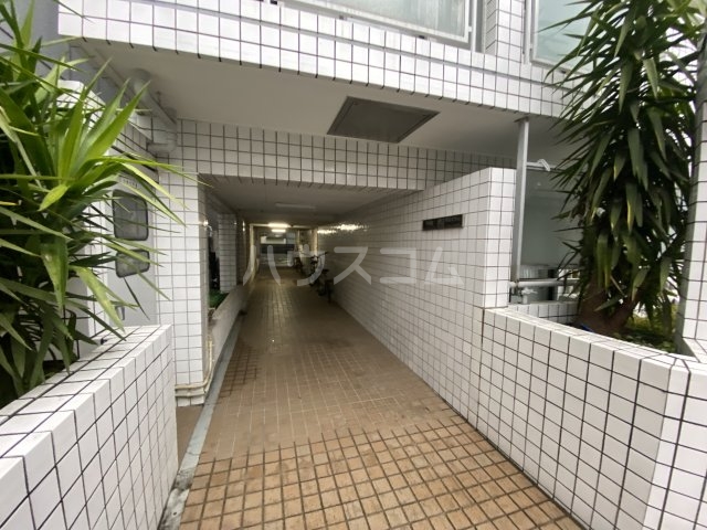 21/30 エントランス