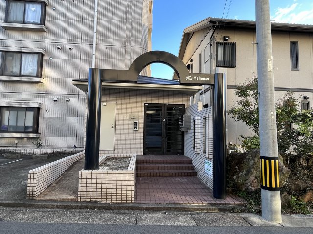 25/30 エントランス