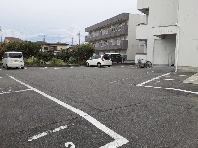 23/26 駐車場