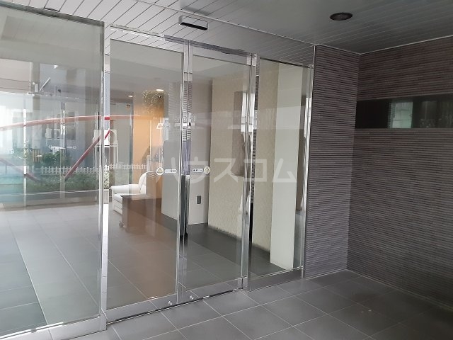 28/30 エントランス