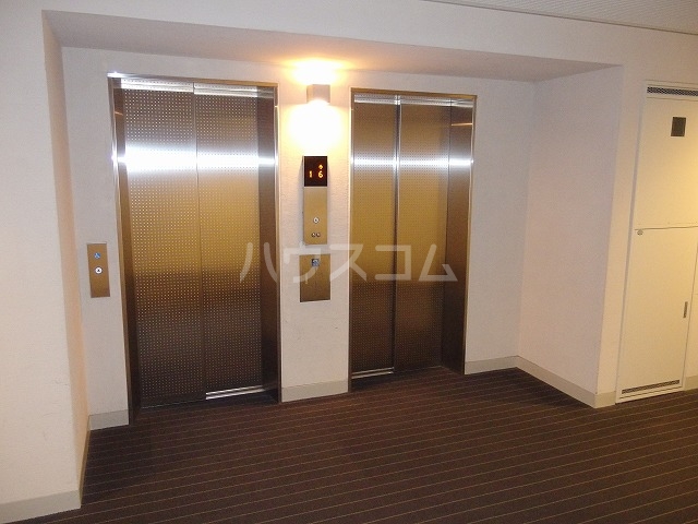 24/30 エントランス