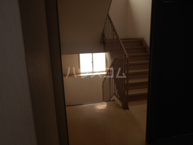 23/30 エントランス