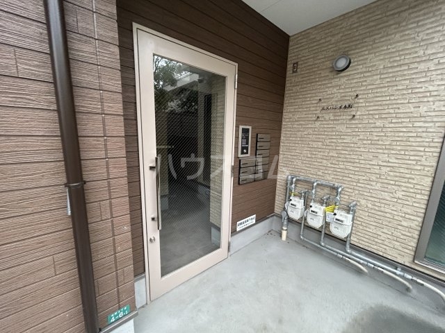 21/30 エントランス