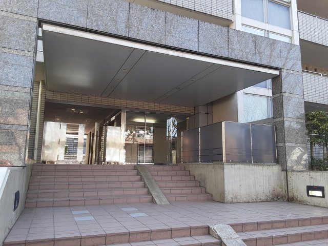 28/30 エントランス