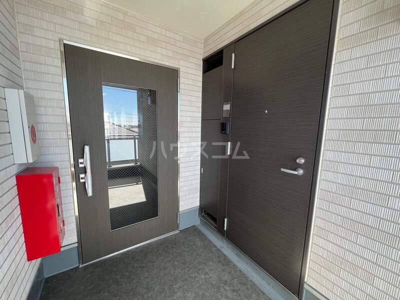 26/30 エントランス