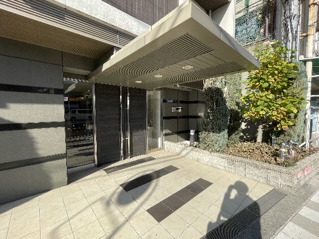 28/30 エントランス