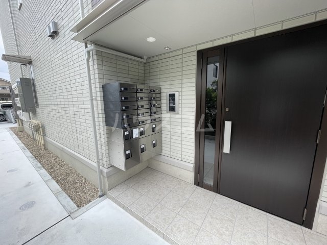 24/30 エントランス