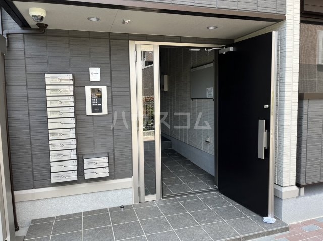 23/30 エントランス