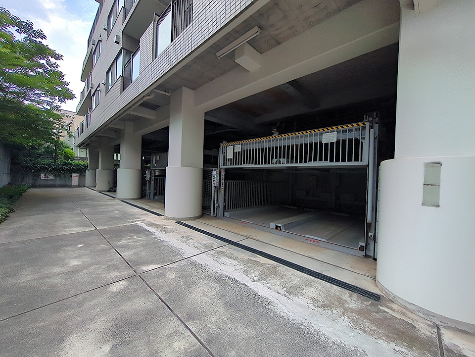 24/25 駐車場