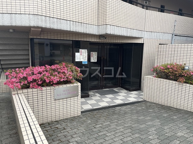 20/29 エントランス