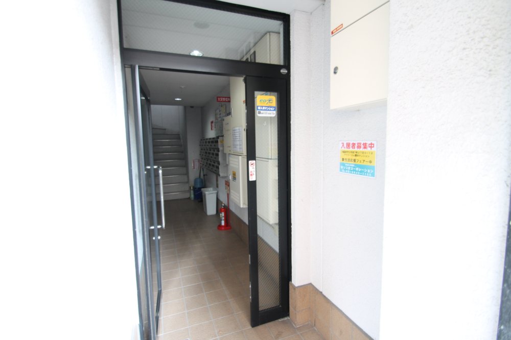 19/26 エントランス