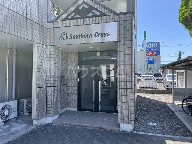 24/25 エントランス