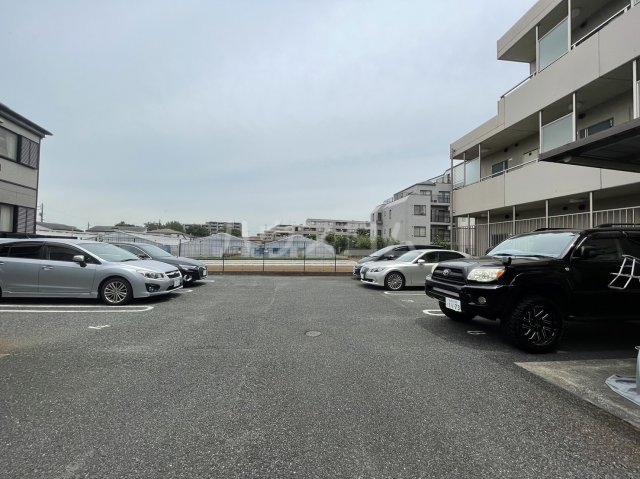 27/30 駐車場
