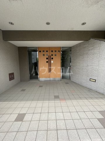 24/30 エントランス