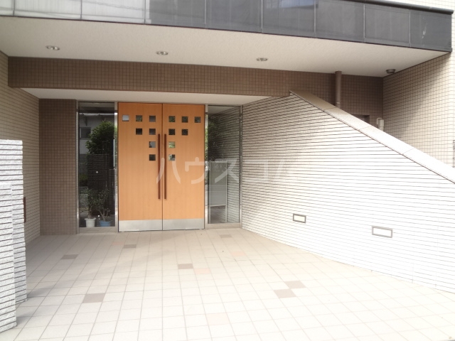 28/30 エントランス