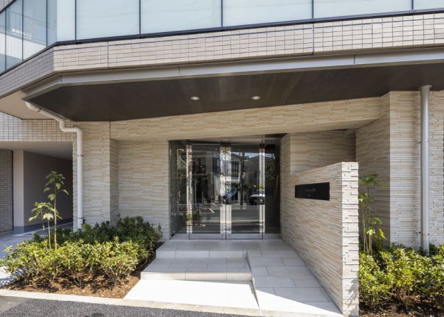 26/30 エントランス