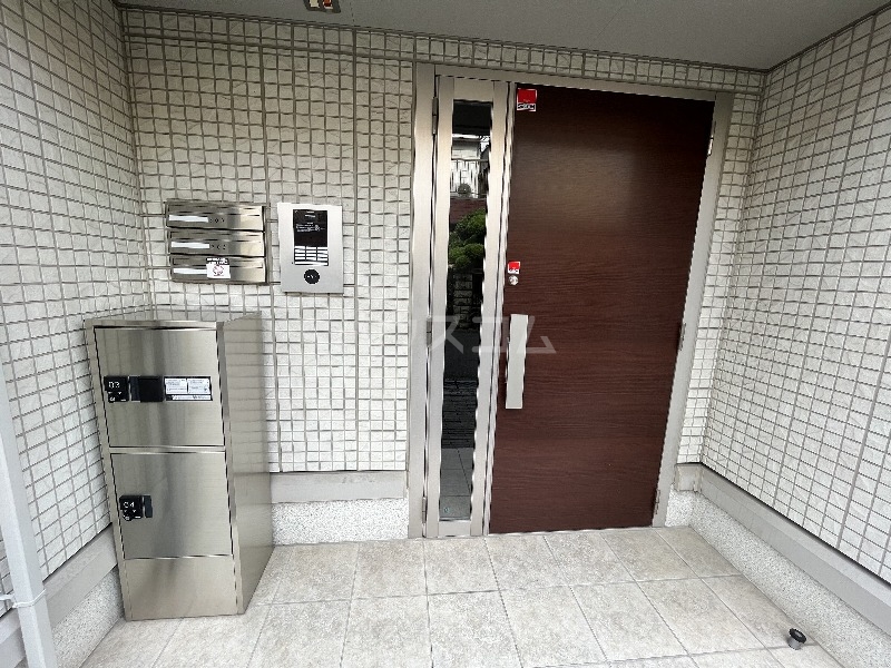 2/4 エントランス