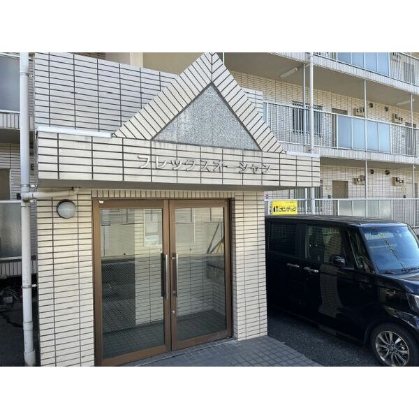 18/22 エントランス