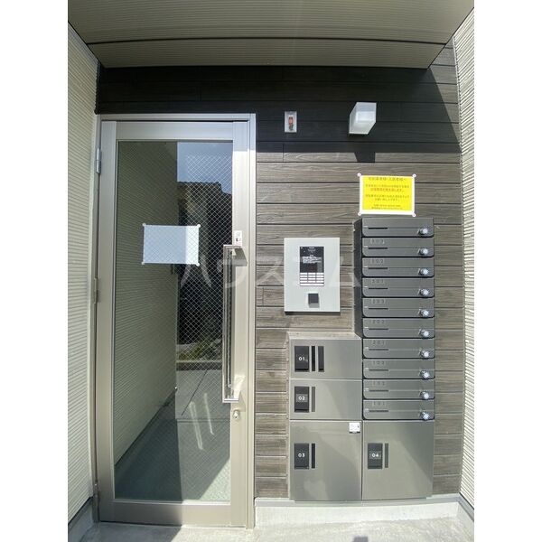 20/30 エントランス