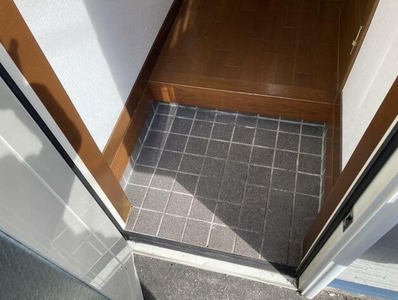 23/27 エントランス