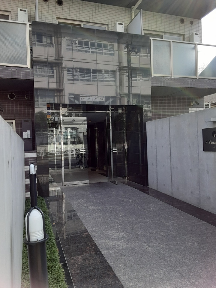 21/30 エントランス