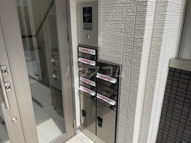 27/30 エントランス