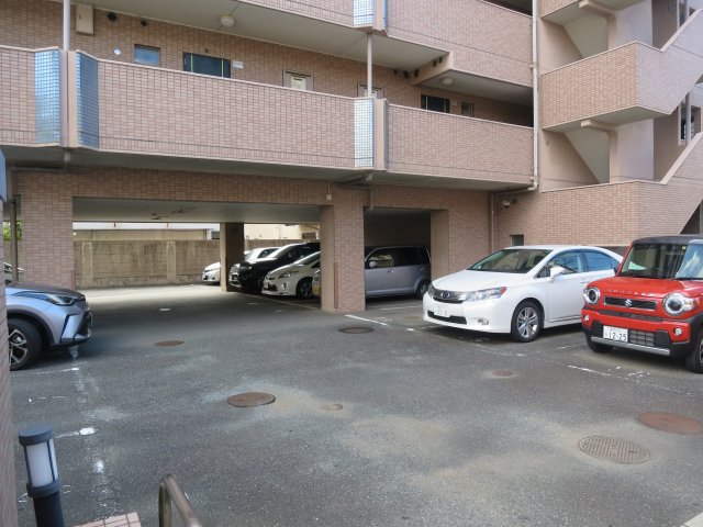 16/23 駐車場