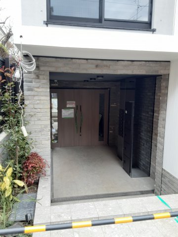 26/30 エントランス