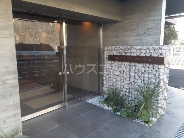 21/23 エントランス