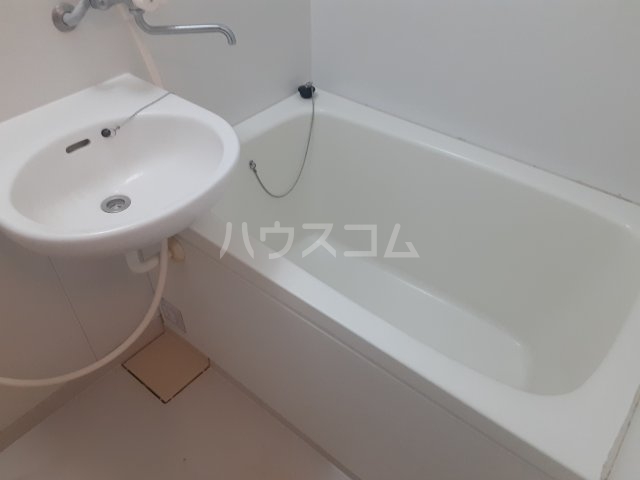 16/27 浴室