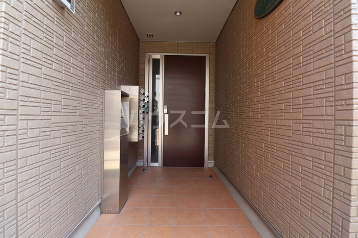 21/27 エントランス